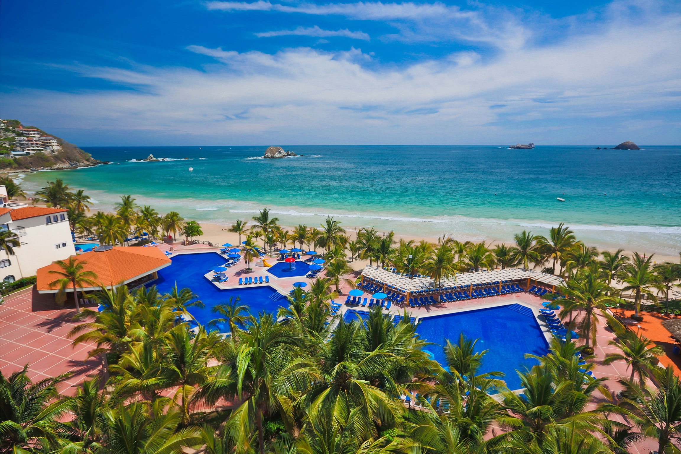 Barceló Ixtapa all-inclusive beachfront resort with expansive pool and ocean views.