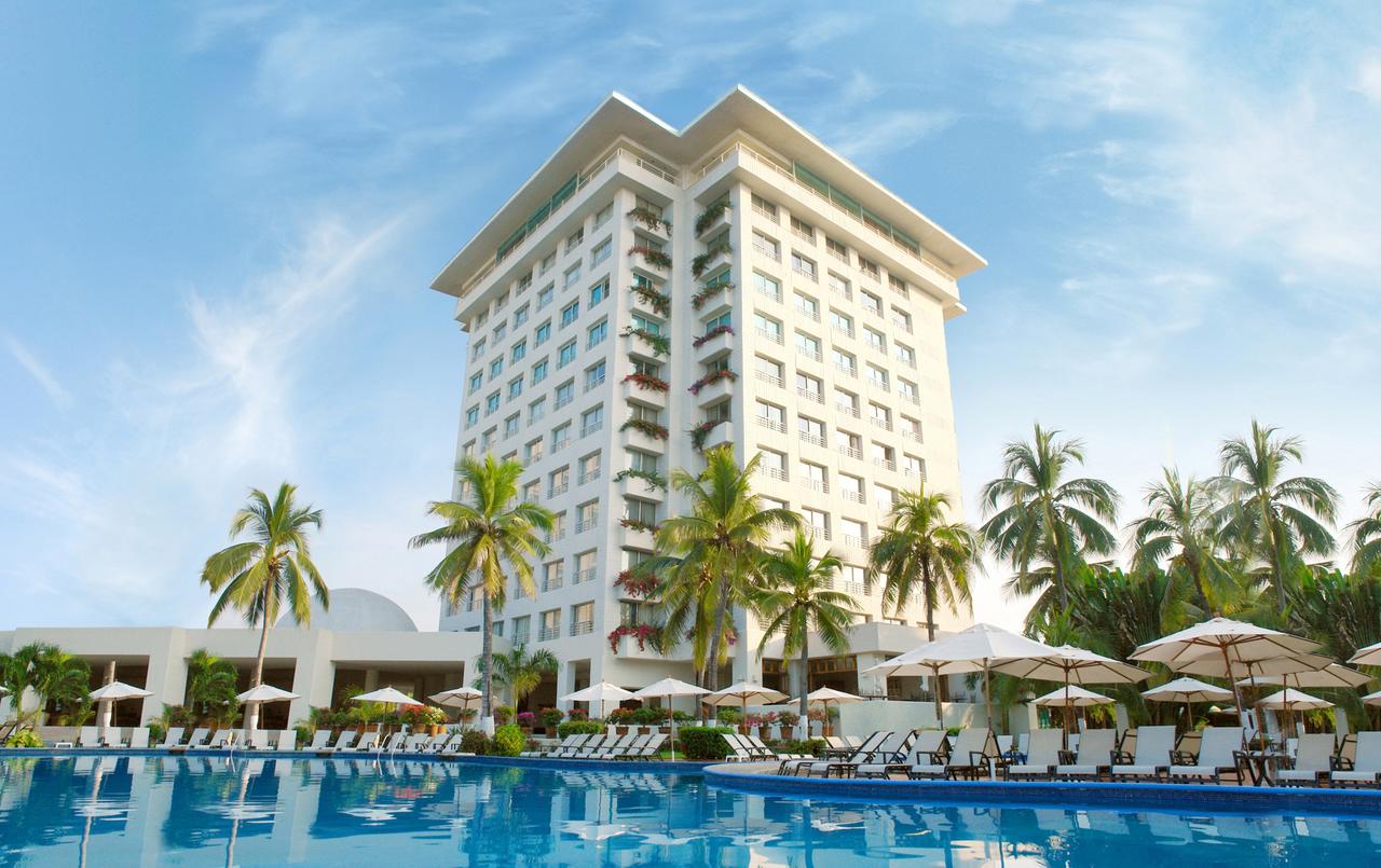 Emporio Ixtapa beachfront hotel with oceanfront pool along Playa El Palmar in Ixtapa.
