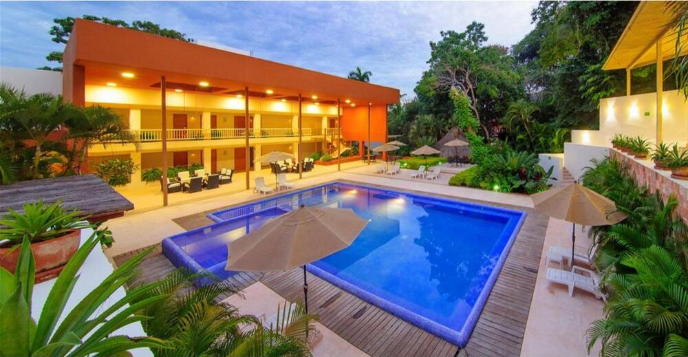 Hotel Ixzi Plus boutique hotel near Ixtapa golf course with modern design and pool.